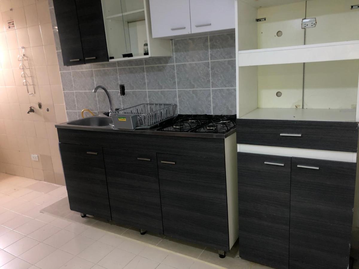 Comodo En Laureles, Grande, Centrico ,bien Ubicado Apto203