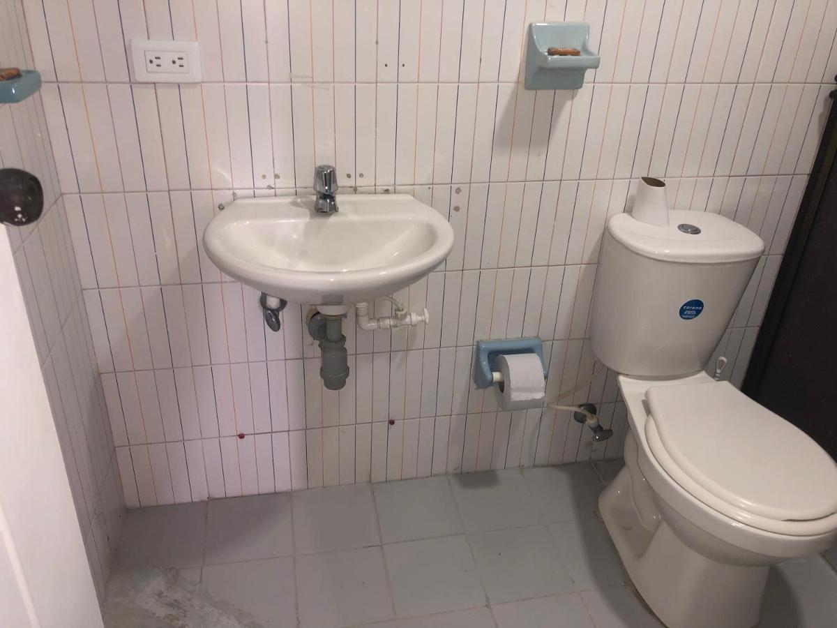 Apartamento Comodo En Laureles, Grande, Centrico ,bien Ubicado Apto203