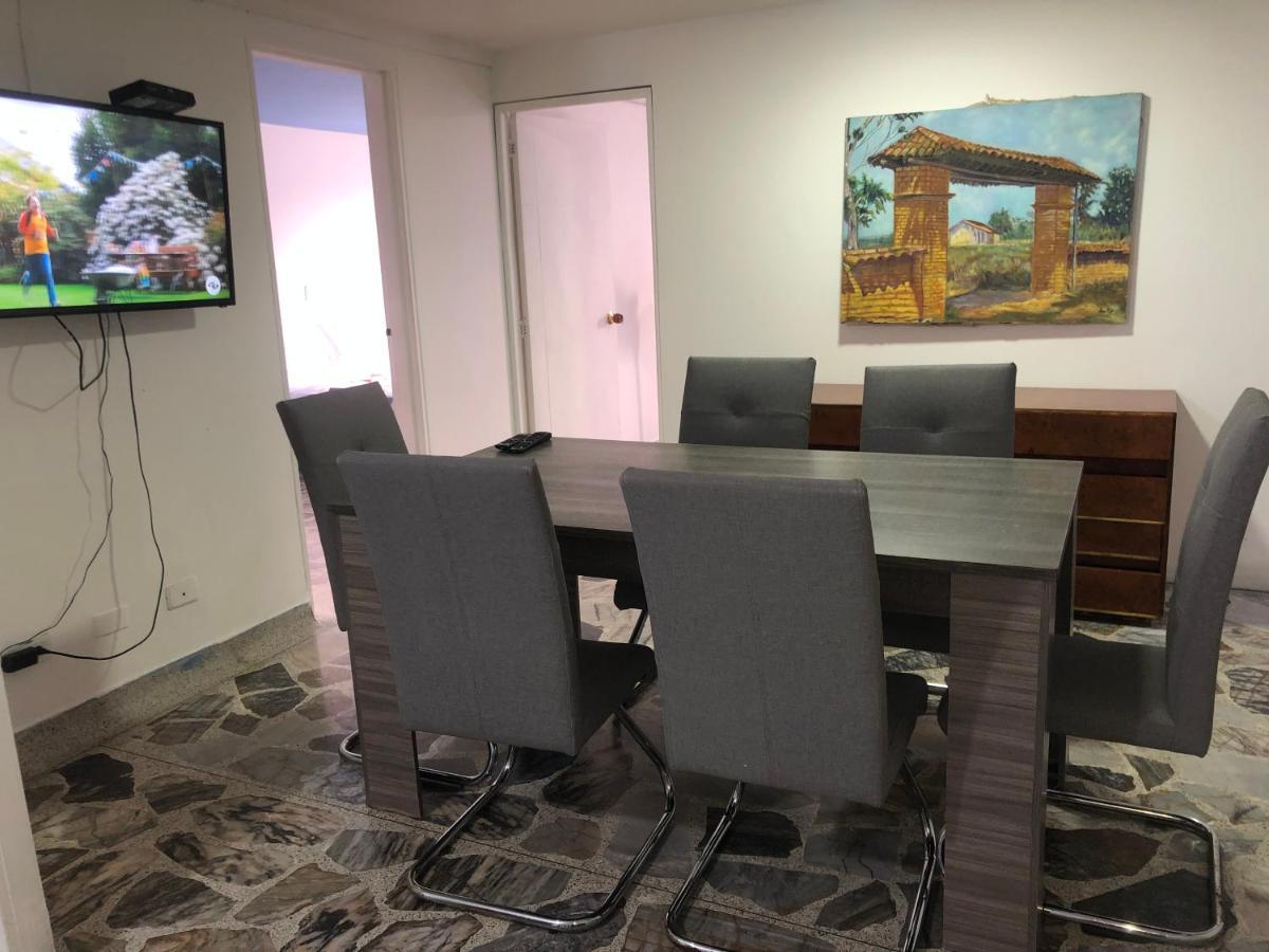 Comodo En Laureles, Grande, Centrico ,bien Ubicado Apto203 Medellín