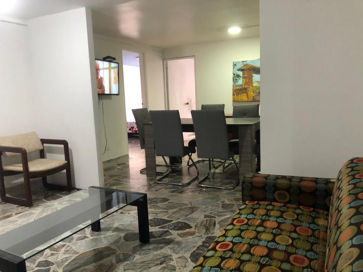 Apartamento Comodo En Laureles, Grande, Centrico ,bien Ubicado Apto203