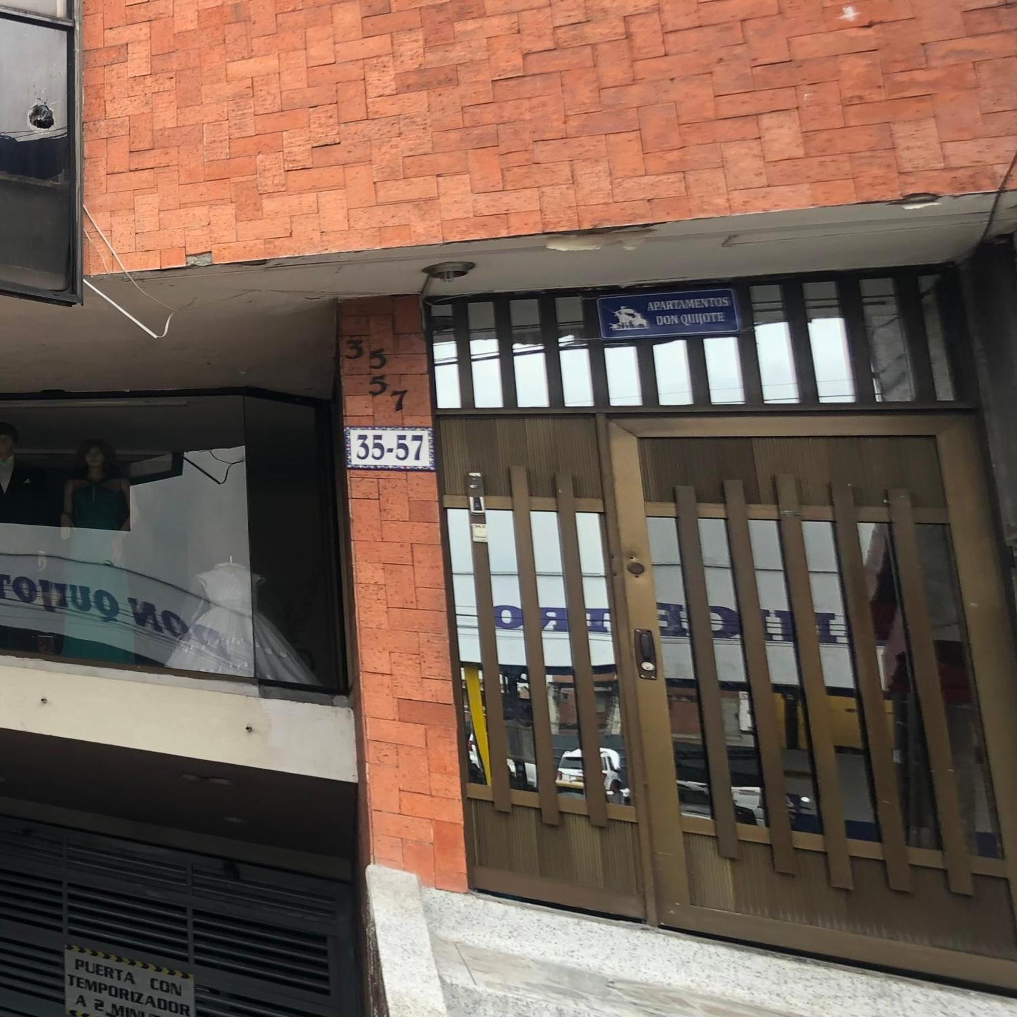 Apartamento Comodo En Laureles, Grande, Centrico ,bien Ubicado Apto203