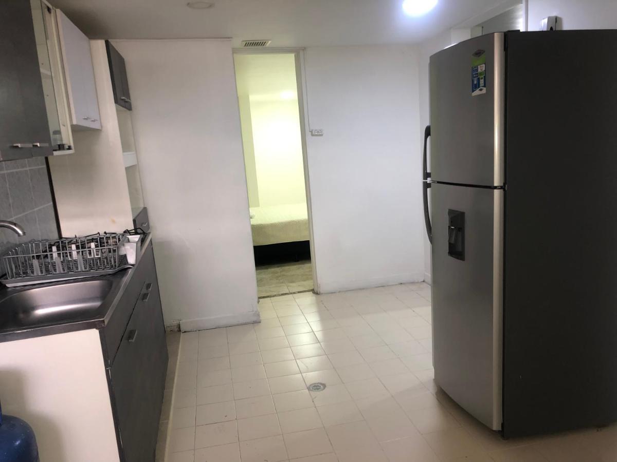Comodo En Laureles, Grande, Centrico ,bien Ubicado Apto203
