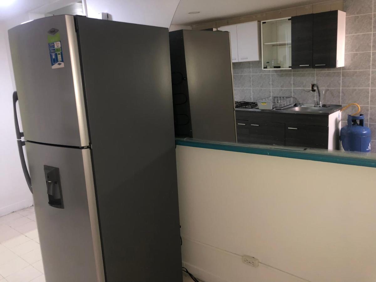 Apartment Comodo En Laureles, Grande, Centrico ,bien Ubicado Apto203