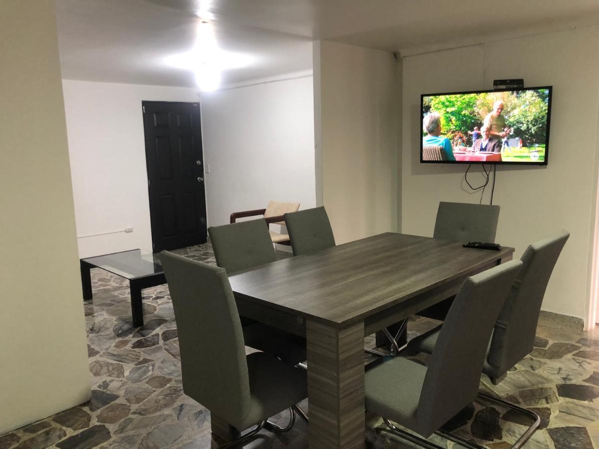 Apartment Comodo En Laureles, Grande, Centrico ,bien Ubicado Apto203 Medellin