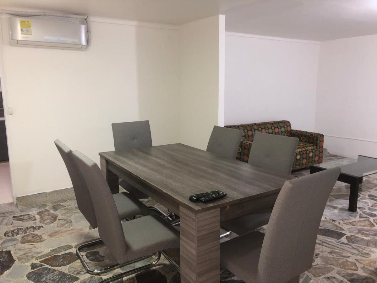 Comodo En Laureles, Grande, Centrico ,bien Ubicado Apto203