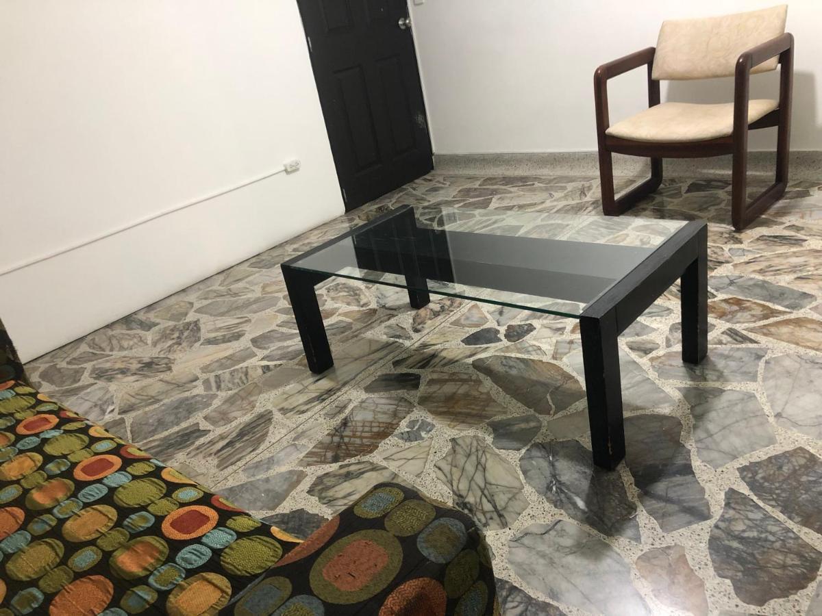 Apartment Comodo En Laureles, Grande, Centrico ,bien Ubicado Apto203