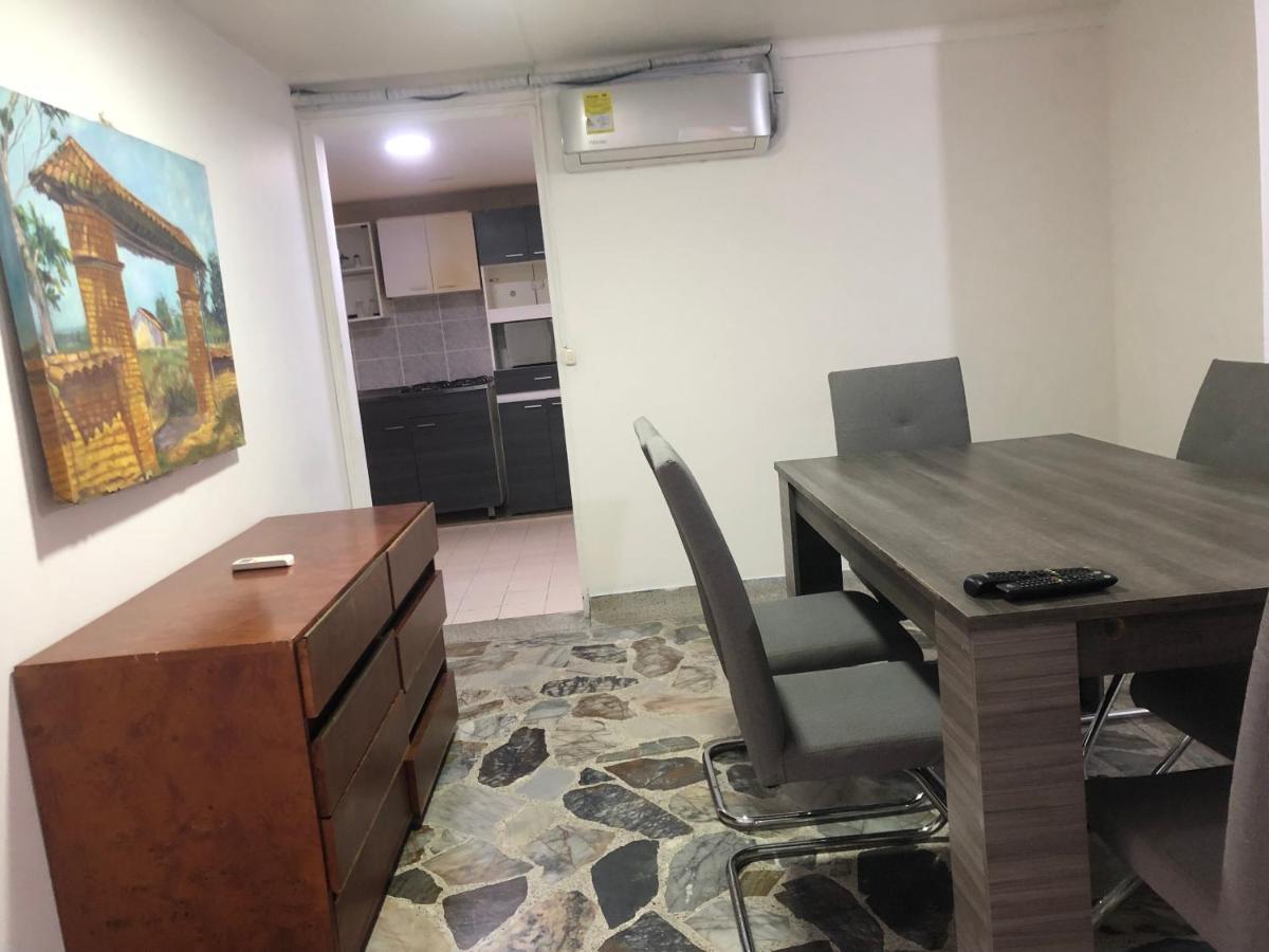 Comodo En Laureles, Grande, Centrico ,bien Ubicado Apto203 Apartment