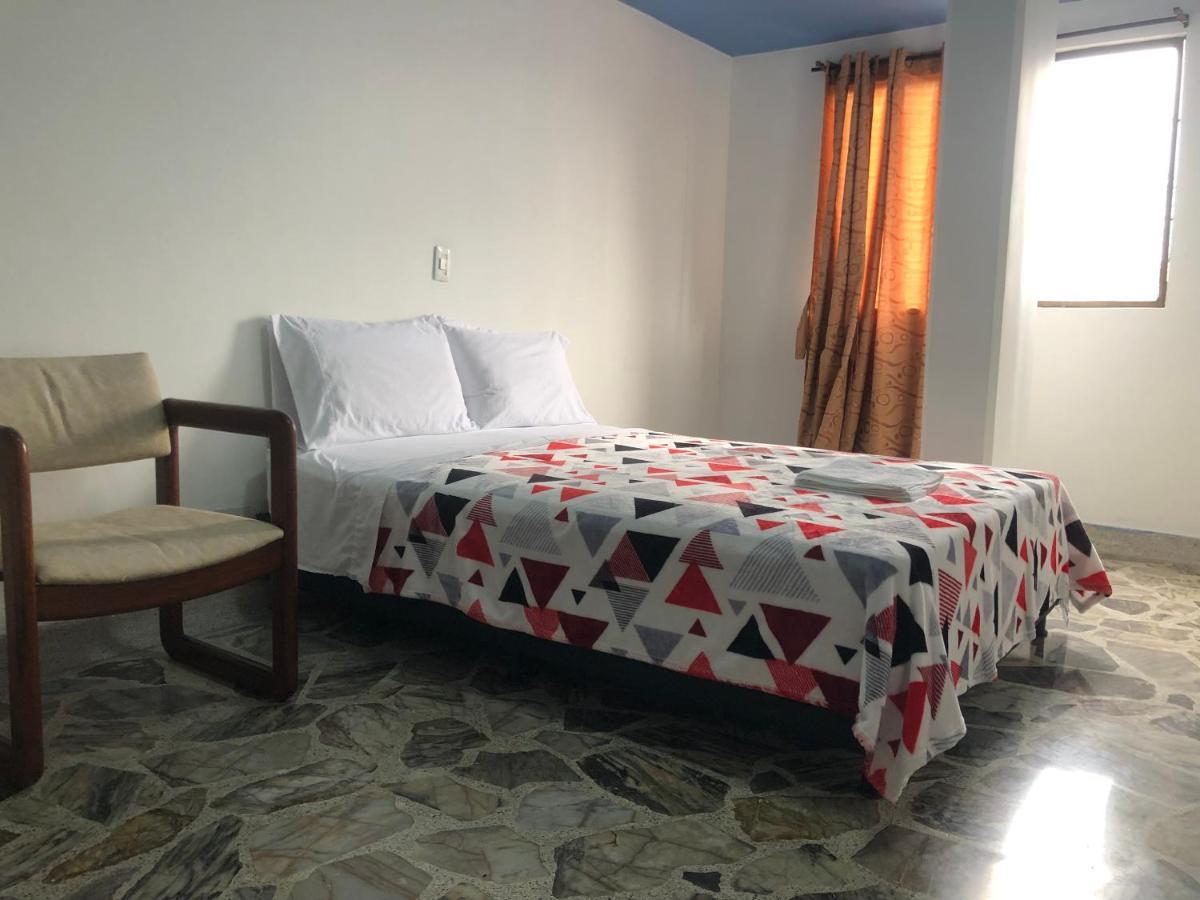 Comodo En Laureles, Grande, Centrico ,bien Ubicado Apto203